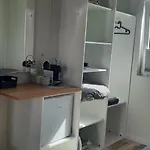 Surf Shack 1 - Nah Am Meer, Wlan, Gemeinschaftsgarten, Surfschule, Naturstrand, Parkplatz, Radfahrweg, Promenade In 10 Minuten Erreichbar, Stopover Puttgarden *