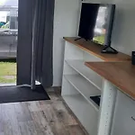 Ferienhaus Surf Shack 1 - Nah Am Meer, Wlan, Gemeinschaftsgarten, Surfschule, Naturstrand, Parkplatz, Radfahrweg, Promenade In 10 Minuten Erreichbar, Stopover Puttgarden *
