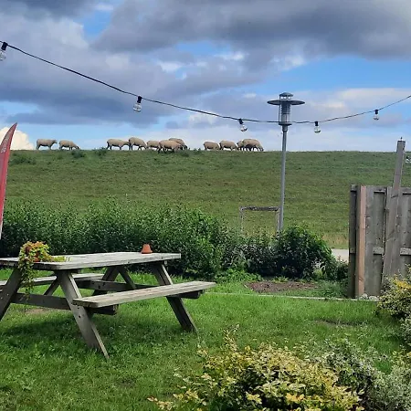 Surf Shack 1 - Nah Am Meer, Wlan, Gemeinschaftsgarten, Surfschule, Naturstrand, Parkplatz, Radfahrweg, Promenade In 10 Minuten Erreichbar, Stopover Puttgarden بيت للعطل داهم